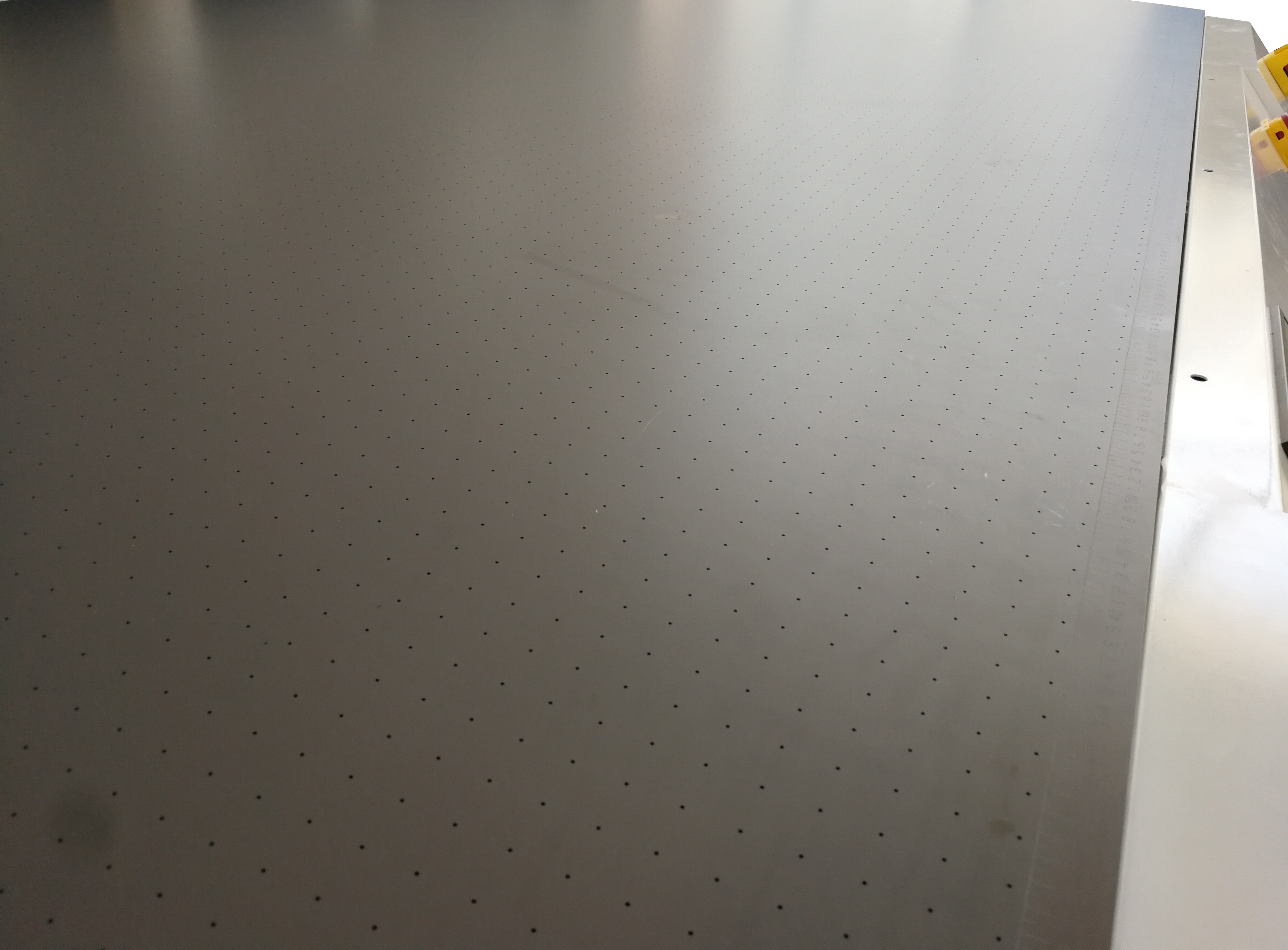 工業(ye)UV平(ping)闆(ban)噴(pen)墨(mo)打印(yin)機-鋁(lv)吸風平(ping)檯